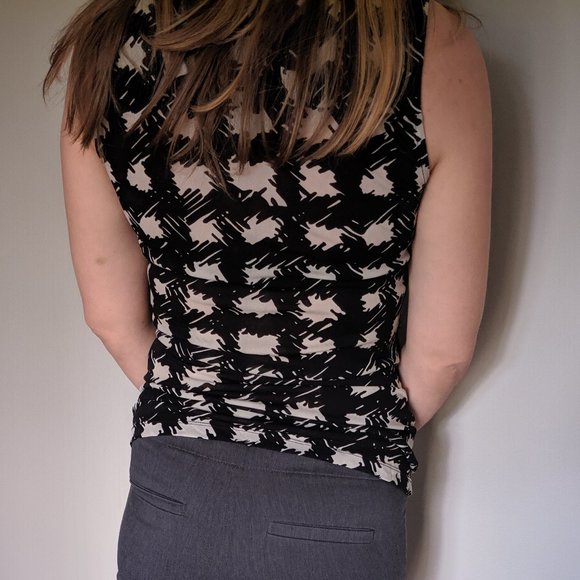 Back and white sleeveless top - Picture 2 of 2